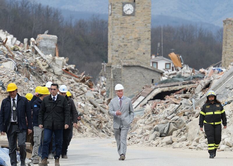 Amatrice, il principe Carlo in visita nel paese distrutto dal terremoto 6