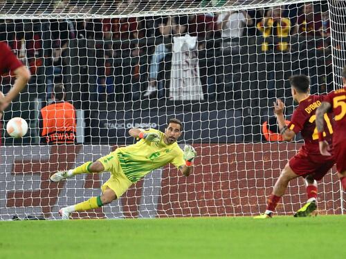 Europa League, Roma ko, la Lazio fa 0-0. La Fiorentina vince in Conference