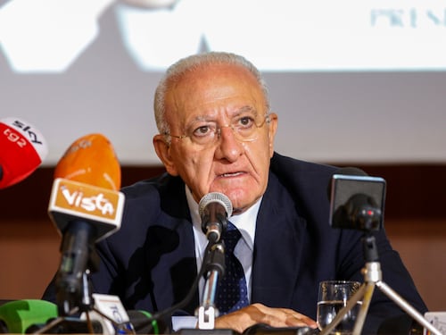 De Luca attacca il Pd a trazione Schlein: "È diventato come le idee di Kim Jong-un"