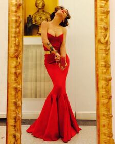 Naike Rivelli hot per le feste 5