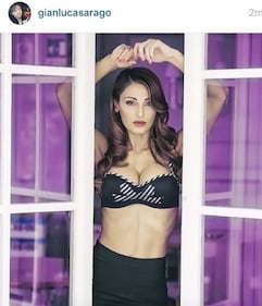 Anna Tatangelo, seno strizzato e nudo integrale 2