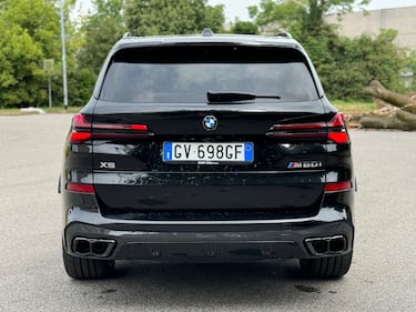 BMW X5 M60i: guarda la gallery del super SUV tedesco da 530 CV 12