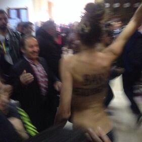 Femen, protesta a seno nudo contro Erdogan 3