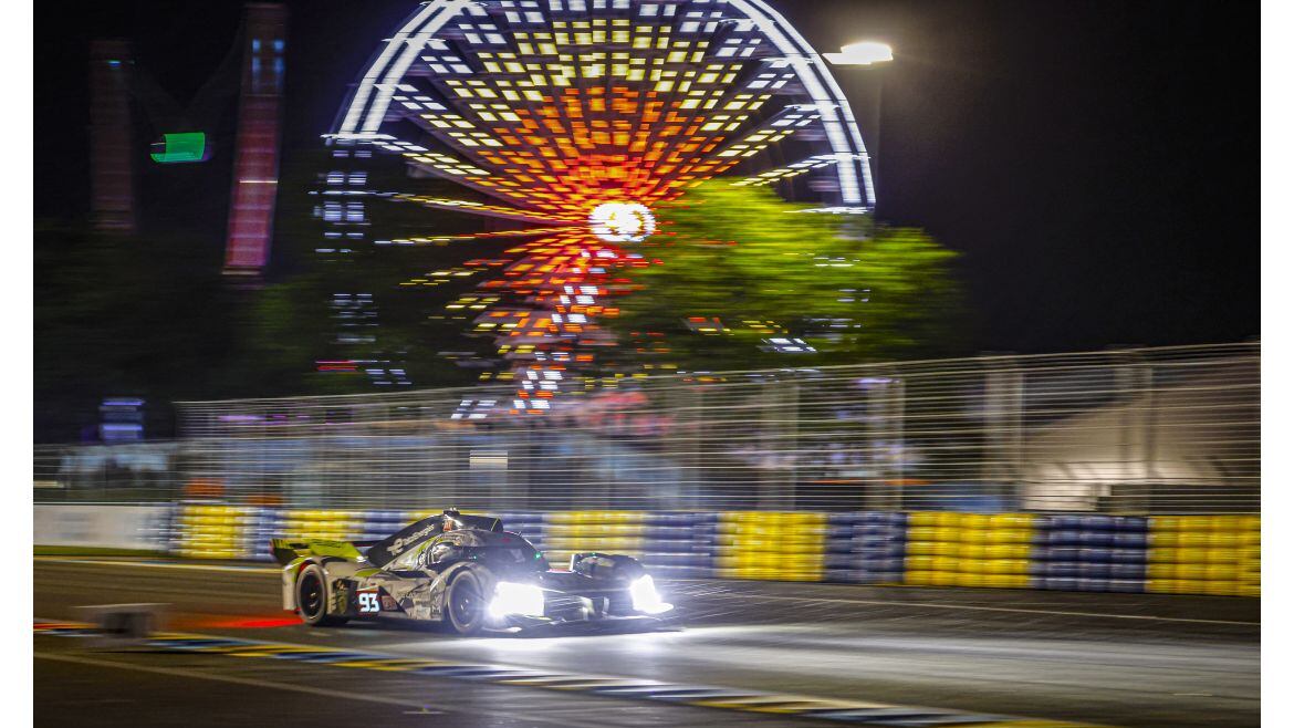 24 Ore Le Mans, Peugeot nella roulette della pioggia porta entrambe le 9X8 al traguardo