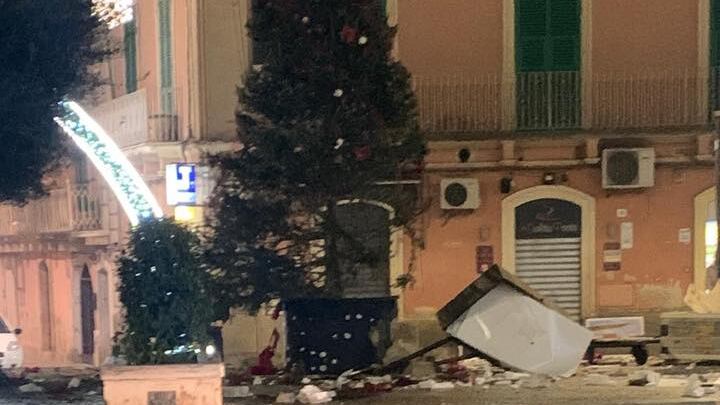 Puglia, sfiorata tragedia: la bomba sotto l'albero