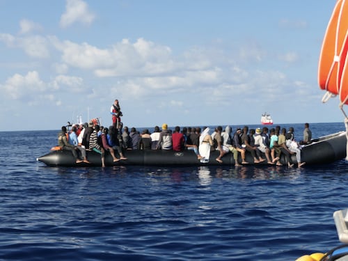 Migranti, l’Ong si lagna: “Presenza minacciosa della Guardia costiera libica nel Mediterraneo”