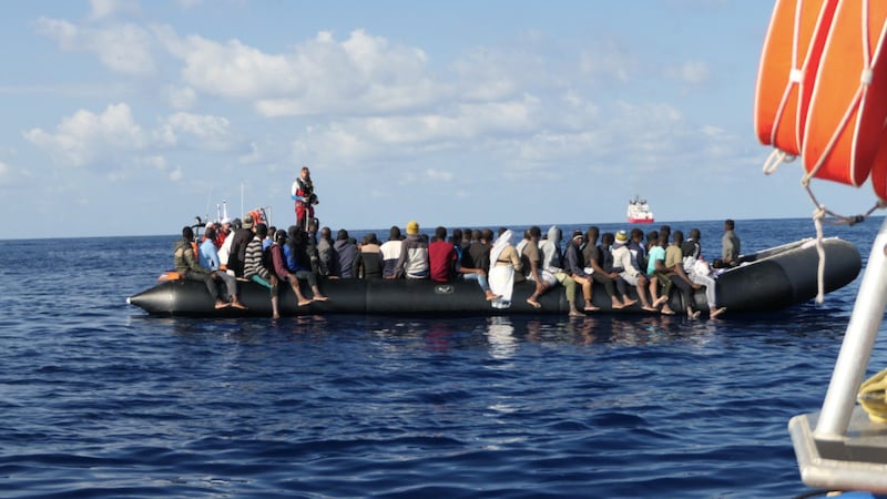 Migranti, l’Ong si lagna: “Presenza minacciosa della Guardia costiera libica nel Mediterraneo”
