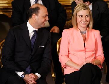 Boschi in blu elettrico, Mogherini in rosa: i colori del governo 14