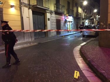 Sparano e colpiscono un innocente: i carabinieri sulla scena del crimine 8
