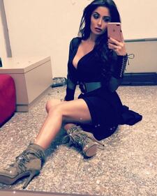 Alessia Macari scollata cita Beyoncé 6