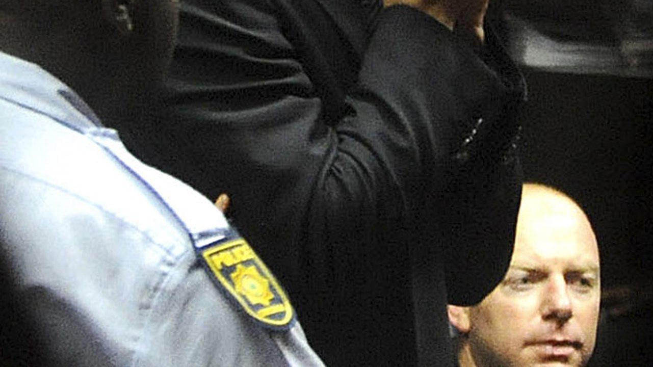 Pistorius piange, la polizia lo inchioda