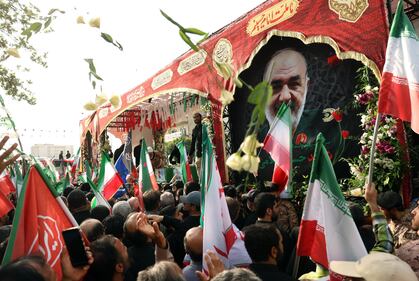 Teheran scende in piazza per i funerali dei "martiri" della guerra dei 12 giorni 17