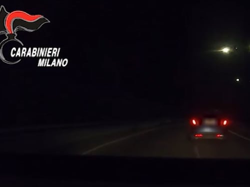 Bruciano l’alt dei carabinieri e fuggono contromano: presi due marocchini