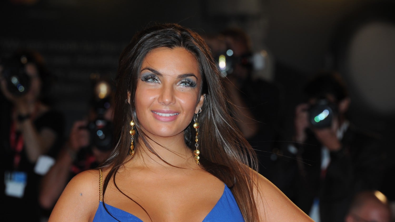 Elettra Lamborghini scappa da una fan e rivela: "Sto malissimo, ma tengo il sorriso"