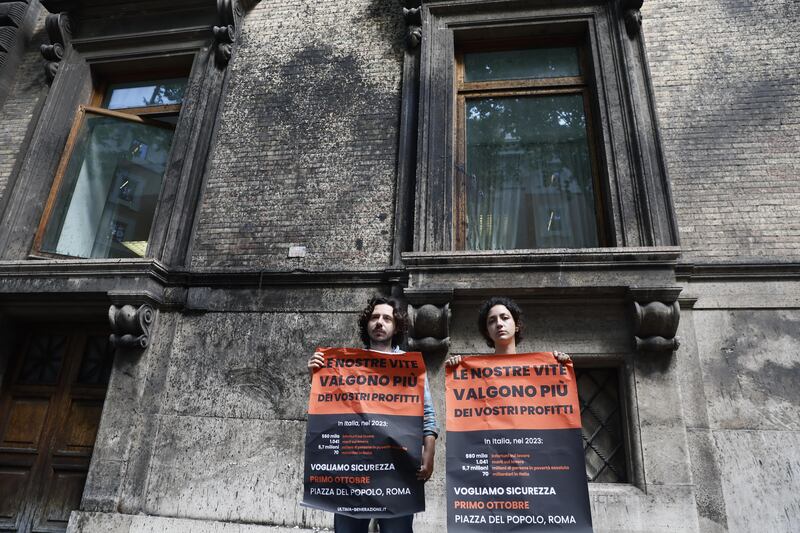 Attivisti di Ultima generazione imbrattano il ministero del Lavoro 2