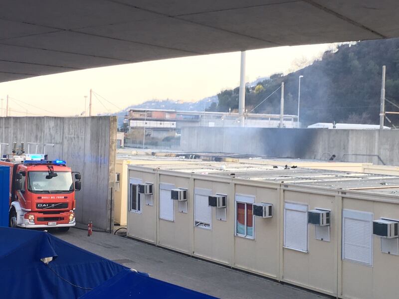 Ventimiglia, incendio nel centro di accoglienza 4