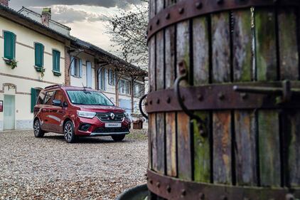 Nuovo Renault Kangoo E-Tech: guarda le foto 8