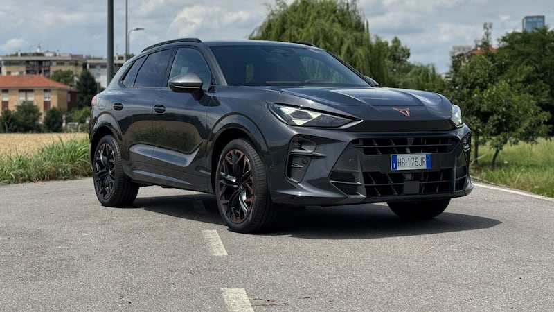 Cupra Terramar e-Hybrid: come va il SUV spagnolo alla spina dall’animo grintoso