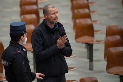 Grida contro l'uso delle mascherine all'udienza del Papa 3