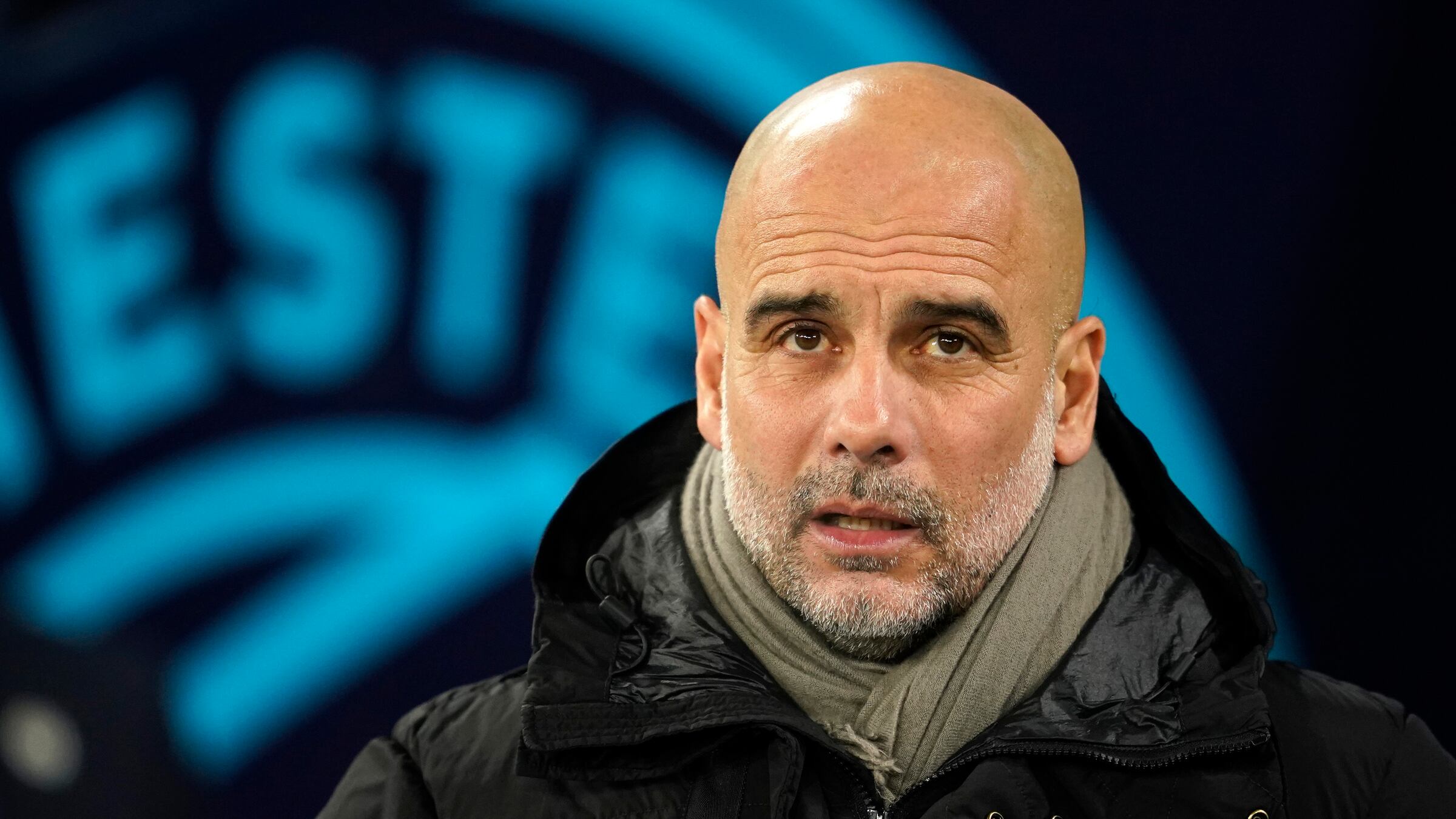 Guardiola sbotta coi cacciatori di autografi. Cosa è accaduto