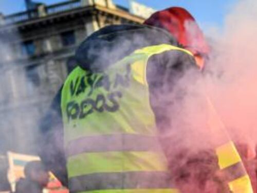 Bologna, protesta in piazza come i Gilet gialli francesi