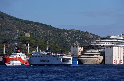 La Concordia verso Genova 11