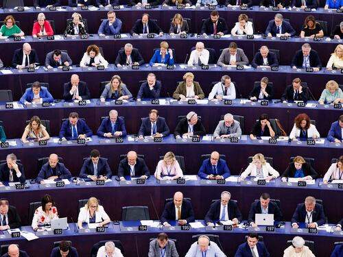 Stessi vertici, nuovi equilibri. Migranti e green deal rivisti per calmare l'estrema destra