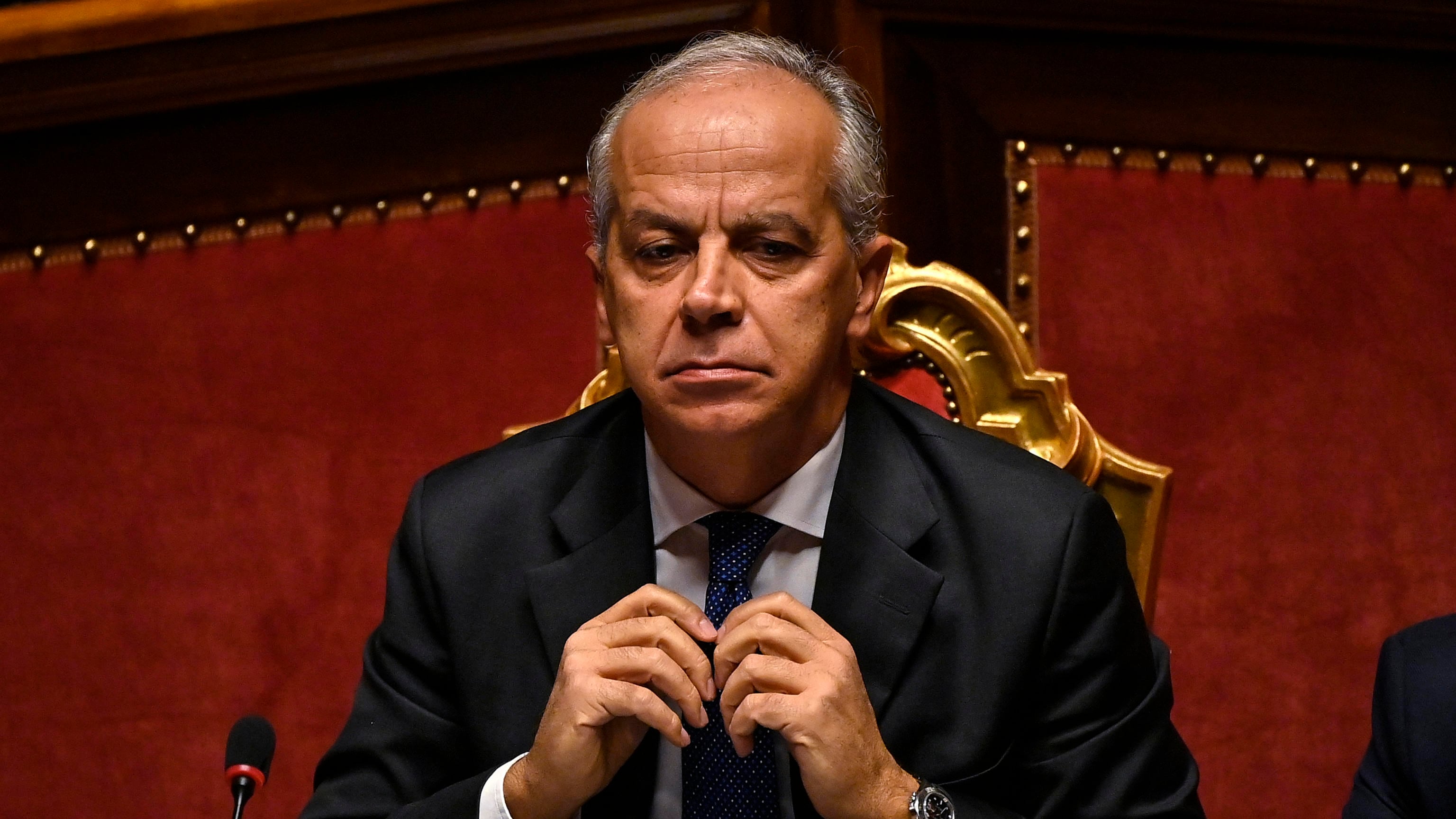 Appello di Piantedosi ai migranti: "Fermatevi, verremo a prendervi"