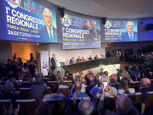 Tajani rivendica la vittoria sui carburanti: “Anche nel centrodestra si volevano tassare le imprese”
