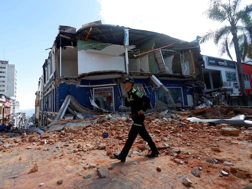 Terremoto di magnitudo 7.4 in Colombia, morti e feriti. Il sindaco di Cali: “20 edifici crollati, bambini sotto macerie dell’ospedale”