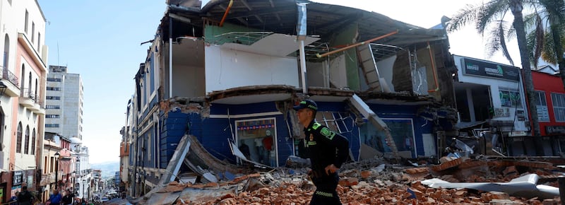 Terremoto di magnitudo 7.4 in Colombia, morti e feriti. Il sindaco di Cali: “20 edifici crollati, bambini sotto macerie dell’ospedale”