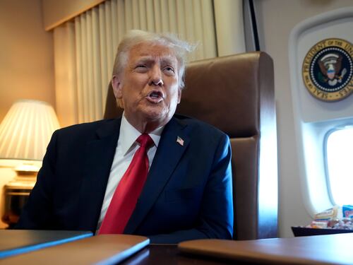 "Dazi al 25% su acciaio e alluminio". Il nuovo piano economico di Trump