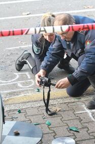 Violento scontro a Milano tra un camion dell'Amsa e un filobus Atm. Un uomo è in gravi condizioni 4