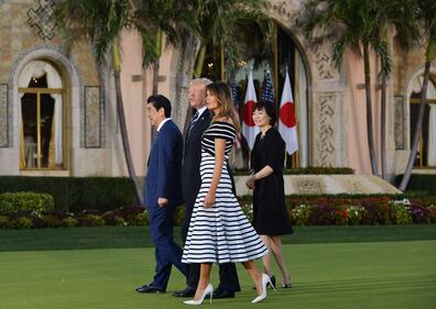 Melania Trump, fascino bianco col premier giapponese 12