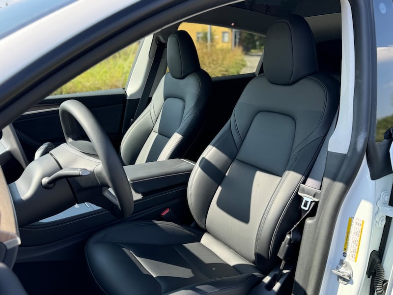 Tesla Model Y Long Range RWD: guarda la gallery del SUV elettrico super efficiente 13