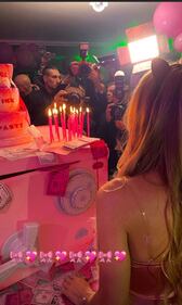 Taylor Mega, il "Pink Party" per i suoi 26 anni 6