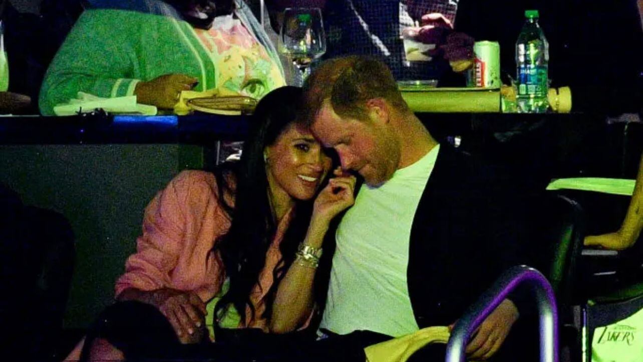 Meghan Markle si rifiuta di baciare Harry: il video diventa virale