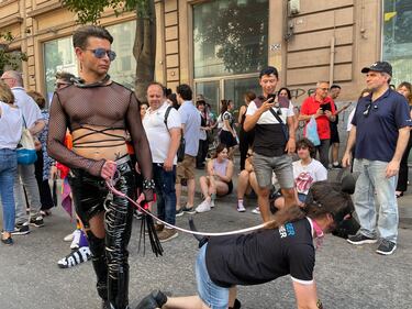 Uomini vestiti da cani, utero in affitto e maternità surrogata. Ecco il Gay Pride di Palermo 17