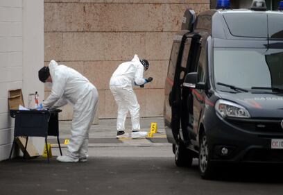 Colpito con un machete nel parcheggio dell'ospedale, grave un medico 5