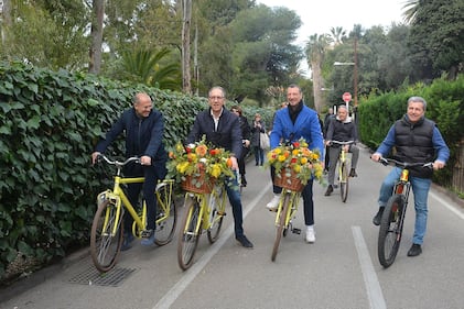 Pedalata di Amadeus sulla ciclabile e poi si pianta la mimosa 6