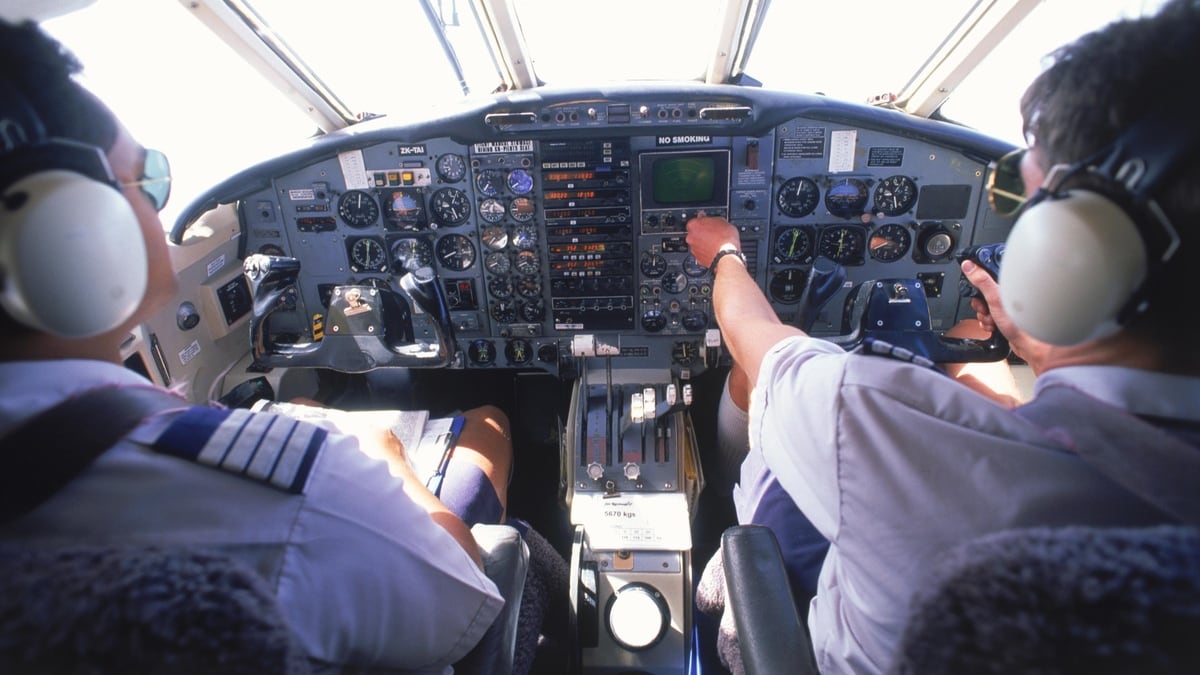 Lasciano entrare il bimbo in cabina di pilotaggio, la madre lascia un biglietto toccante