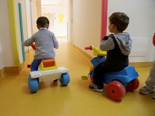 Pisa, violenze sui bambini del nido. Così è finita in manette la maestra