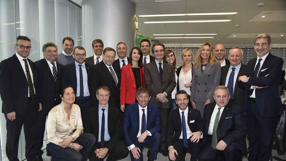Sul web i video "social" tra scrivania e cittadini la strategia di Fontana