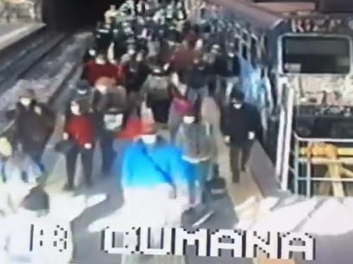 Assembramenti nelle stazioni della Cumana: parte male la Fase 2 per i trasporti pubblici