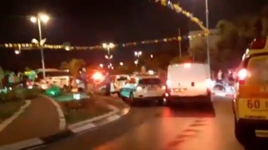 Terroristi in azione con ascia e pistola: 3 morti in Israele