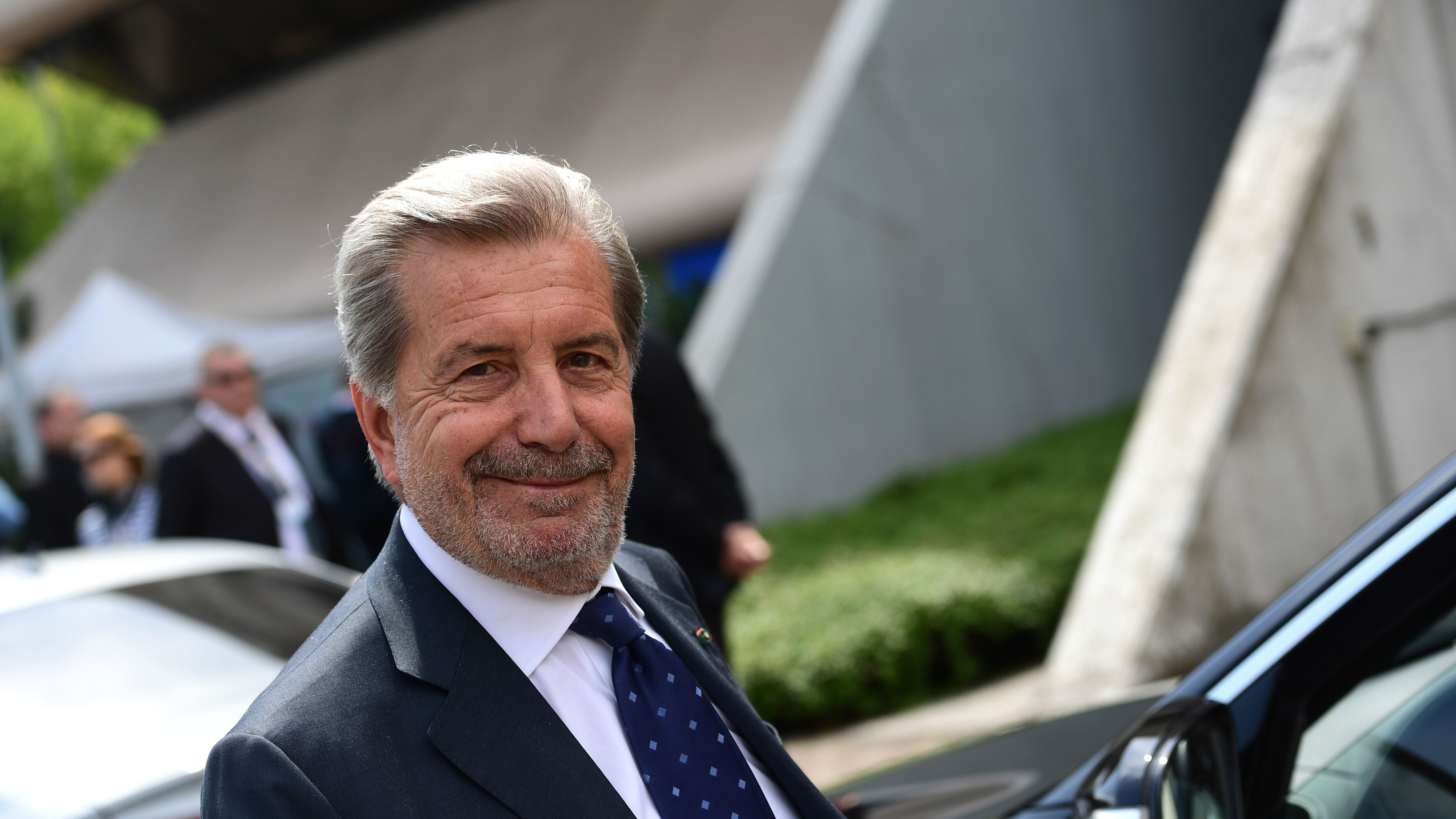 Tim, Elliott e la Cassa a un passo dalla vittoria Ma Vivendi non cede