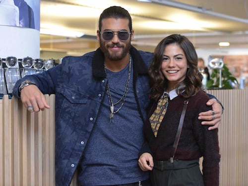 Can Yaman, l'attore turco che fa battere i cuori delle italiane