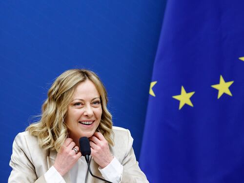 In Italia o all'estero, Meloni è vincente