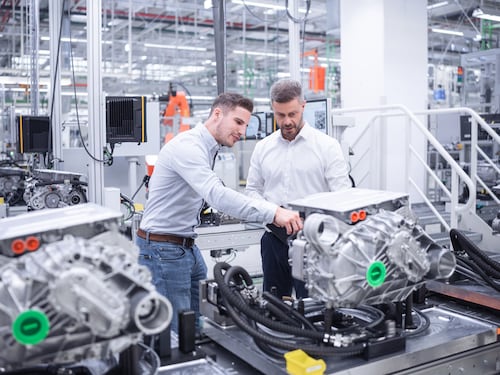 I segreti di Audi a Győr, dove elettrico e termico convivono