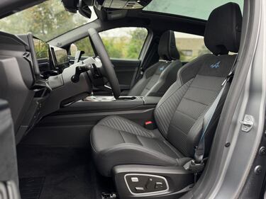 Renault Austral full hybrid: si aggiorna con il restyling 2026, la gallery del SUV francese 15